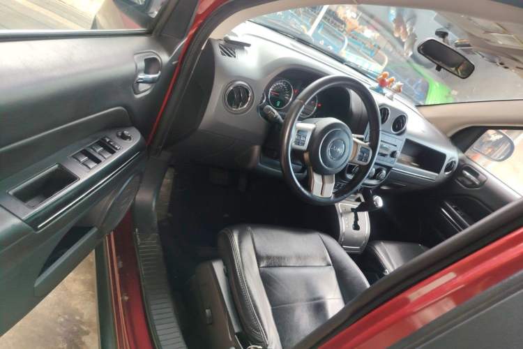 Used Jeep Compass 2012 2.0L two-wheel drive luxury version Driver Seat