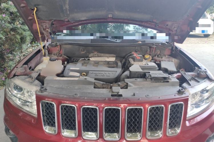 Used Jeep Compass 2012 2.0L two-wheel drive luxury version Engine Bay