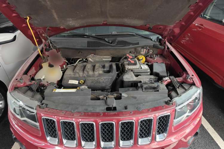 Used Jeep Compass 2012 2.4L Four-Wheel Drive Urban Edition Engine Bay