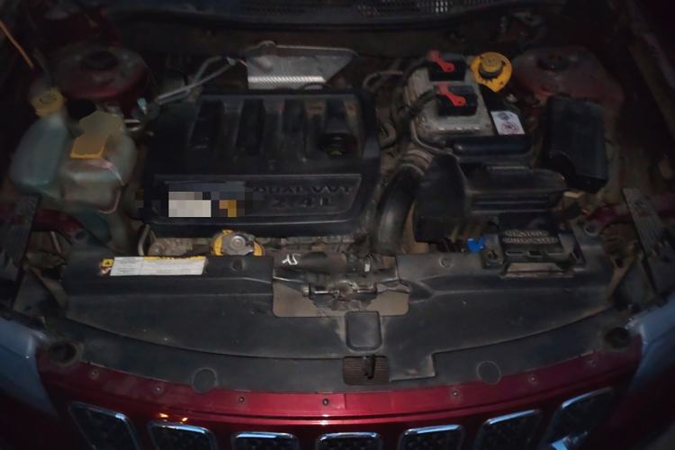 Used Jeep Compass 2012 2.4L four-wheel drive luxury version Engine Bay