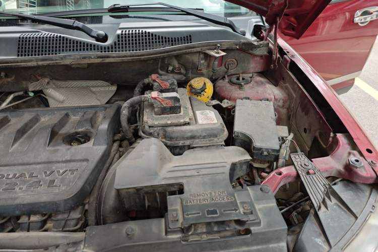 Used Jeep Compass 2012 2.4L four-wheel-drive sport version Engine Bay Left