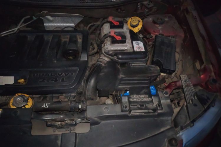 Used Jeep Compass 2012 2.4L four-wheel drive luxury version Engine Bay Left