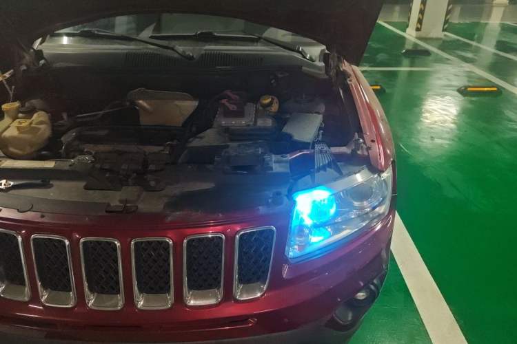Used Jeep Compass 2012 2.4L four-wheel-drive sport version Engine Bay Left