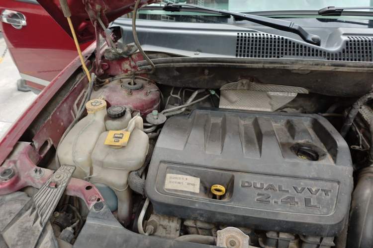 Used Jeep Compass 2012 2.4L four-wheel-drive sport version Engine Bay Right