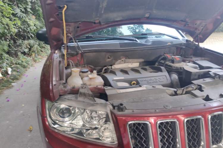 Used Jeep Compass 2012 2.0L two-wheel drive luxury version Engine Bay Right