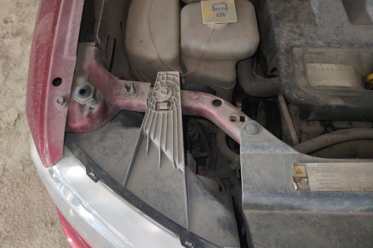 Used Jeep Compass 2012 2.0L two-wheel drive sport version Engine Bay Right