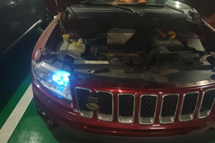 Used Jeep Compass 2012 2.4L four-wheel-drive sport version Engine Bay Right
