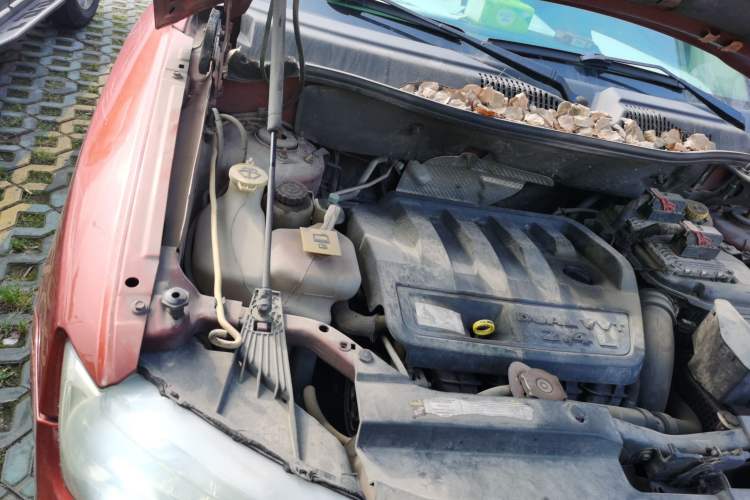 Used Jeep Compass 2012 2.4L Four-Wheel Drive Urban Edition Engine Bay Right