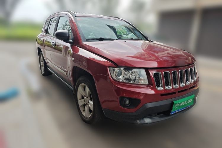 Used Jeep Compass 2012 2.4L four-wheel-drive sport version Front Right 45 Deg