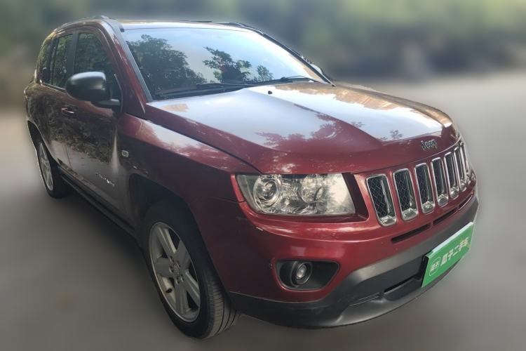 Used Jeep Compass 2012 2.0L two-wheel drive luxury version Front Right 45 Deg