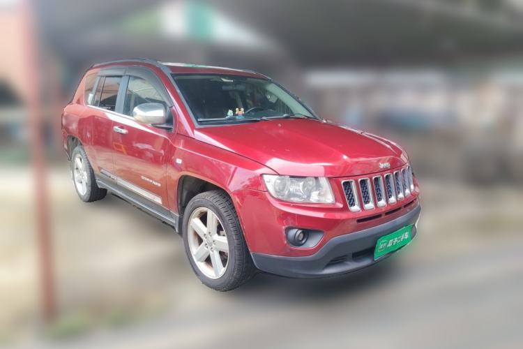 Used Jeep Compass 2012 2.0L two-wheel drive luxury version Front Right 45 Deg