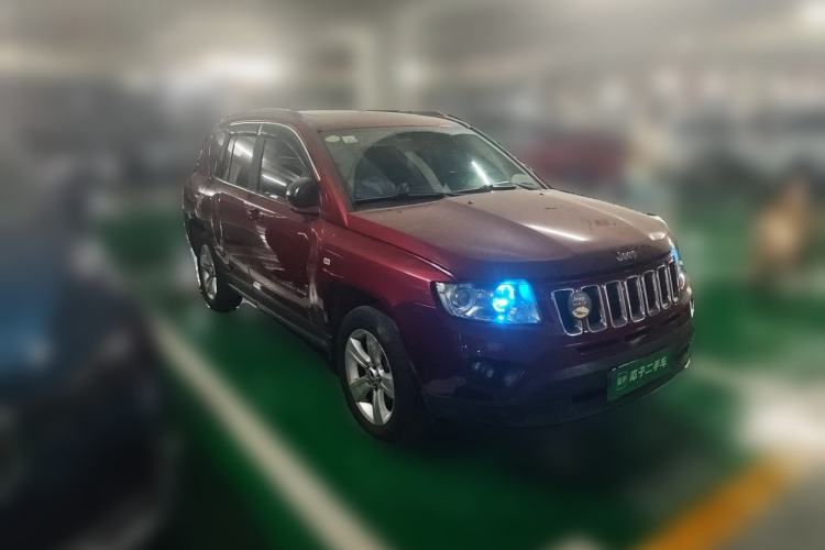 Used Jeep Compass 2012 2.4L four-wheel-drive sport version Front Right 45 Deg