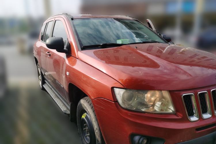 Used Jeep Compass 2012 2.4L Four-Wheel Drive Urban Edition Front Right 45 Deg