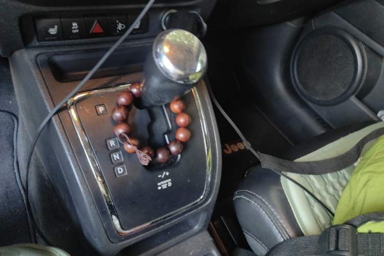 Used Jeep Compass 2012 2.0L two-wheel drive luxury version Gear Lever