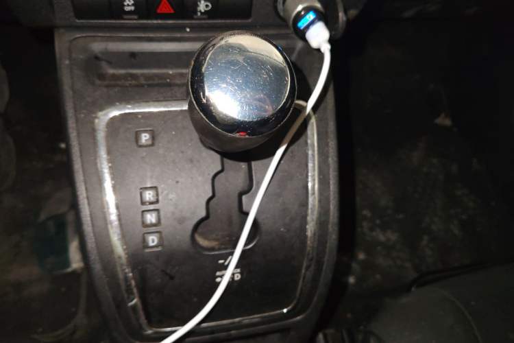 Used Jeep Compass 2012 2.0L two-wheel drive sport version Gear Lever