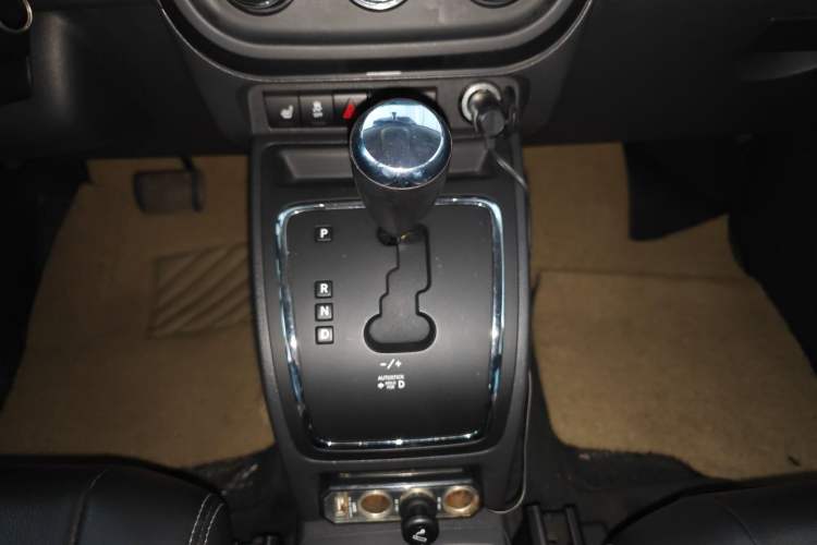Used Jeep Compass 2012 2.4L Four-Wheel Drive Urban Edition Gear Lever