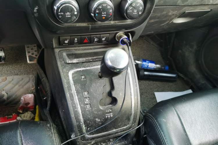 Used Jeep Compass 2012 2.4L Four-Wheel Drive Urban Edition Gear Lever
