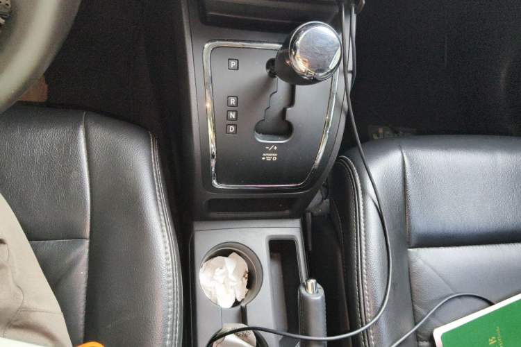 Used Jeep Compass 2012 2.4L four-wheel drive luxury version Gear Lever
