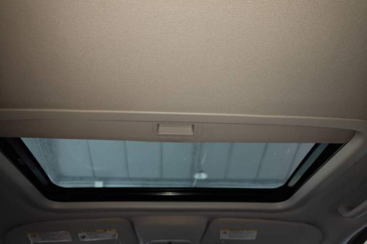 Used Jeep Compass 2012 2.4L Four-Wheel Drive Urban Edition Headliner