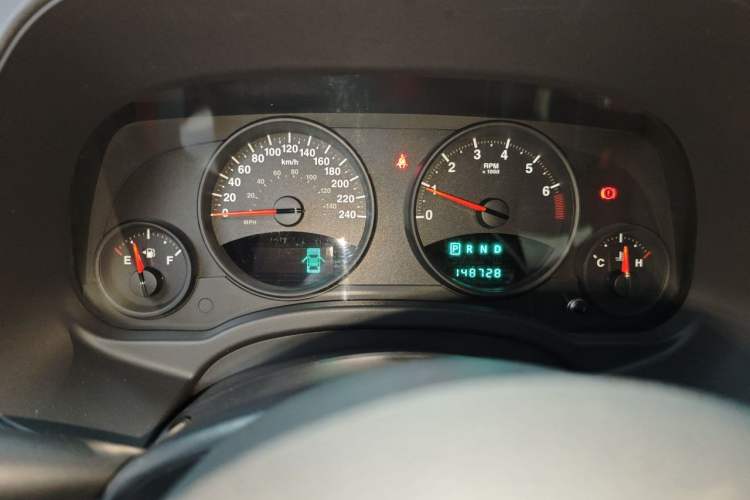 Used Jeep Compass 2012 2.4L four-wheel-drive sport version Instrument Cluster