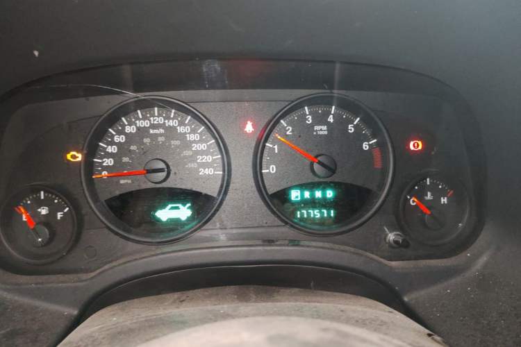 Used Jeep Compass 2012 2.0L two-wheel drive sport version Instrument Cluster