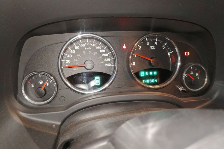 Used Jeep Compass 2012 2.4L four-wheel drive luxury version Instrument Cluster