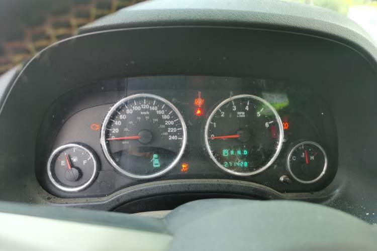 Used Jeep Compass 2012 2.4L Four-Wheel Drive Urban Edition Instrument Cluster