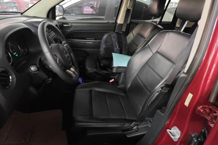 Used Jeep Compass 2012 2.4L Four-Wheel Drive Urban Edition Left Front Seat