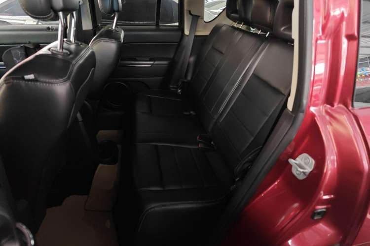 Used Jeep Compass 2012 2.4L Four-Wheel Drive Urban Edition Left Rear Seat