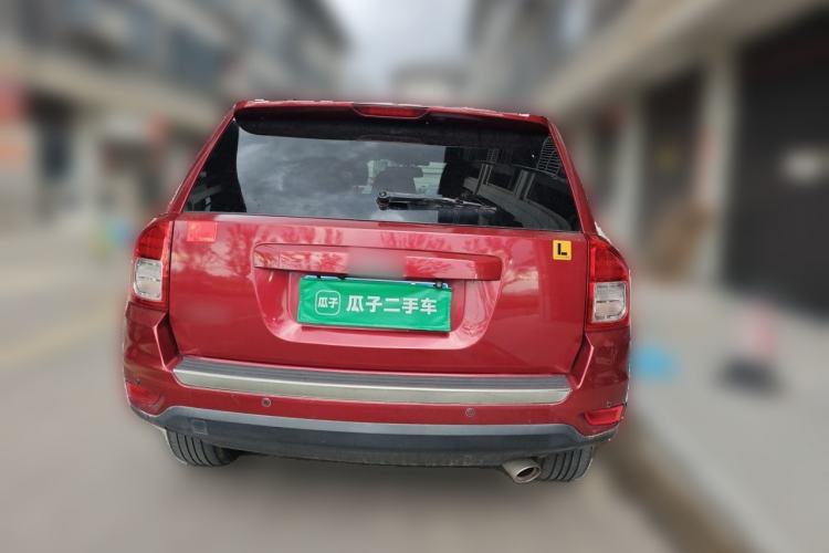 Used Jeep Compass 2012 2.4L four-wheel-drive sport version Rear