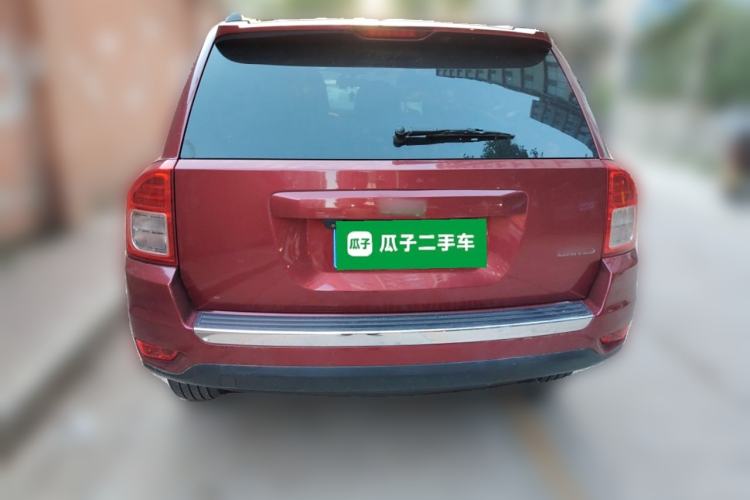 Used Jeep Compass 2012 2.4L four-wheel drive luxury version Rear