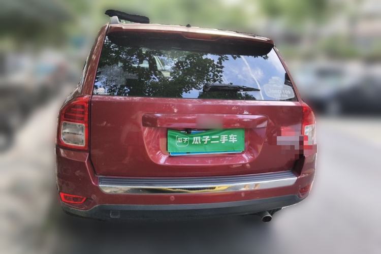 Used Jeep Compass 2012 2.4L four-wheel drive luxury version Rear