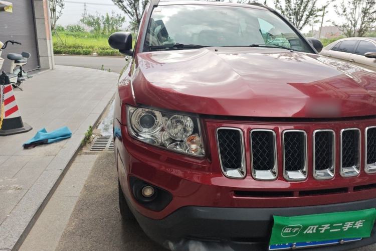 Used Jeep Compass 2012 2.4L four-wheel-drive sport version Right Front Headlight