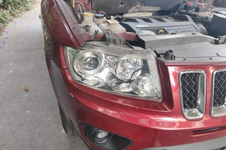 Used Jeep Compass 2012 2.0L two-wheel drive luxury version Right Front Headlight