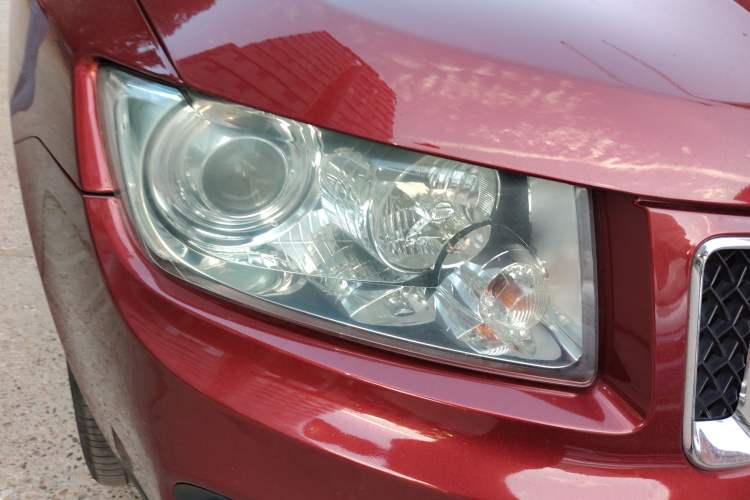 Used Jeep Compass 2012 2.4L four-wheel drive luxury version Right Front Headlight