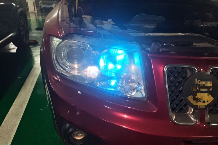 Used Jeep Compass 2012 2.4L four-wheel-drive sport version Right Front Headlight