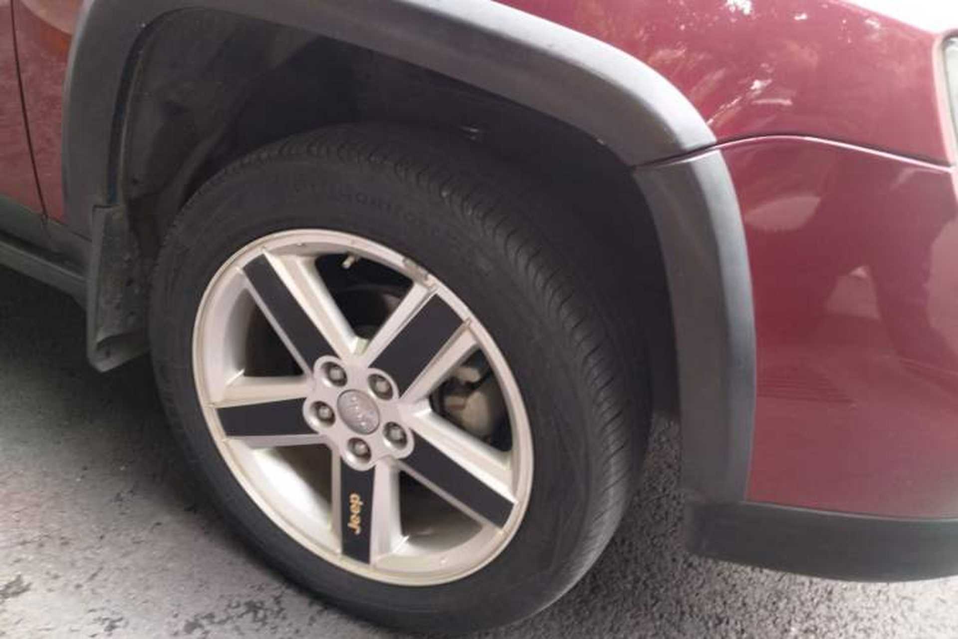 Used Jeep Compass 2012 2.4L four-wheel drive luxury version Right Front Wheel Hub