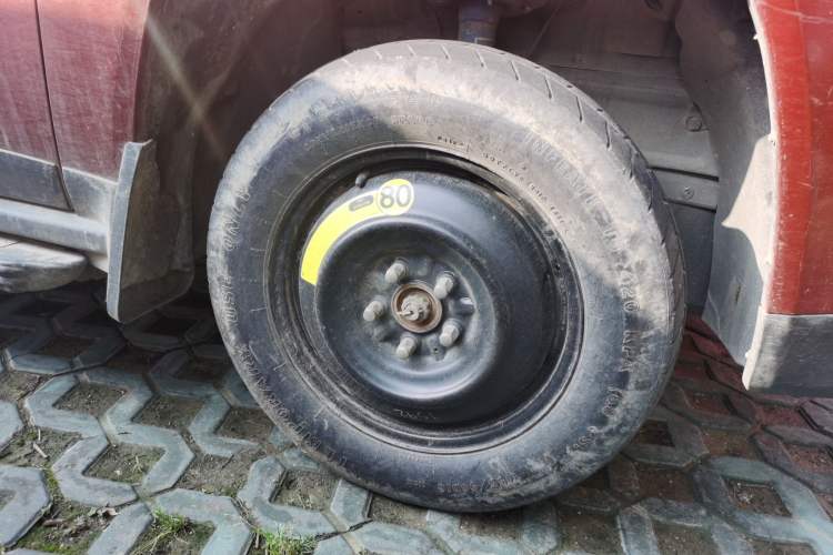Used Jeep Compass 2012 2.4L Four-Wheel Drive Urban Edition Right Front Wheel Hub