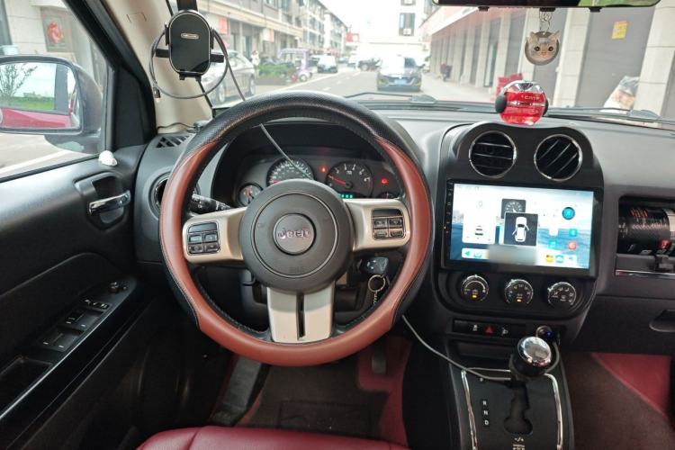 Used Jeep Compass 2012 2.4L four-wheel-drive sport version Steering Wheel