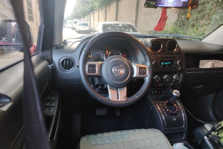 Used Jeep Compass 2012 2.0L two-wheel drive luxury version Steering Wheel