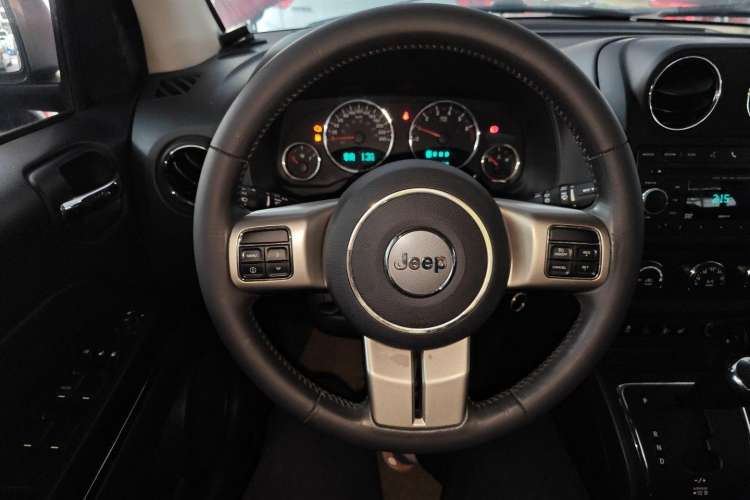 Used Jeep Compass 2012 2.4L Four-Wheel Drive Urban Edition Steering Wheel