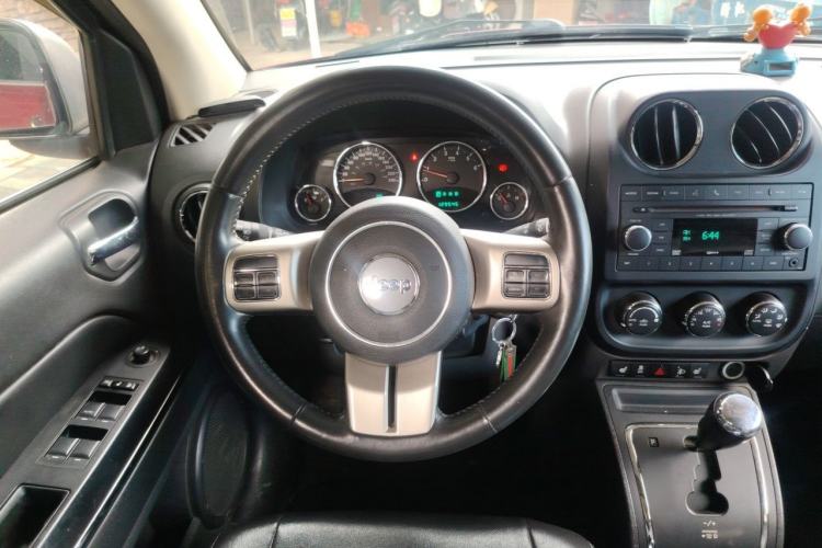 Used Jeep Compass 2012 2.0L two-wheel drive luxury version Steering Wheel