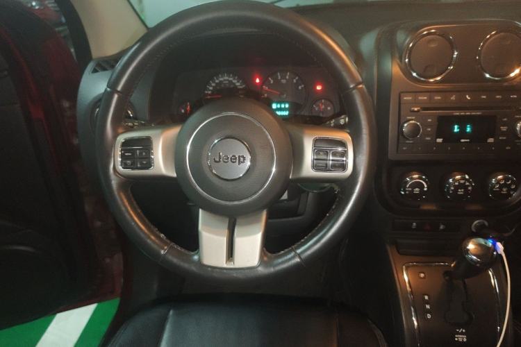 Used Jeep Compass 2012 2.4L four-wheel-drive sport version Steering Wheel