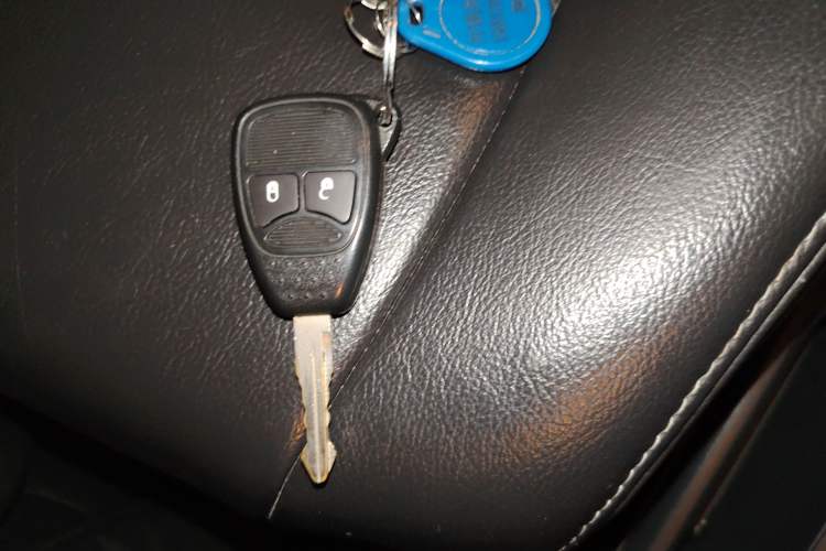 Used Jeep Compass 2012 2.4L four-wheel drive luxury version Vehicle Key