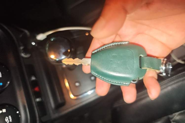 Used Jeep Compass 2012 2.4L four-wheel-drive sport version Vehicle Key