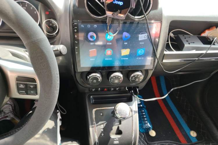 Used Jeep Compass 2012 2.0L two-wheel drive luxury version Audio And AC Panel