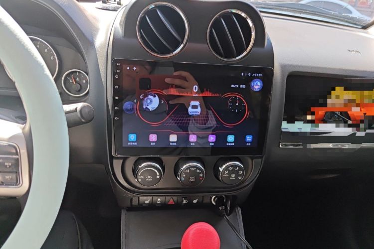 Used Jeep Compass 2012 2.0L two-wheel drive luxury version Audio And AC Panel