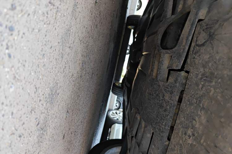Used Jeep Compass 2012 2.0L two-wheel drive luxury version Chassis Front