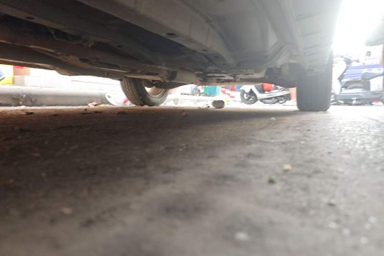 Used Jeep Compass 2012 2.4L four-wheel-drive sport version Chassis Front Left