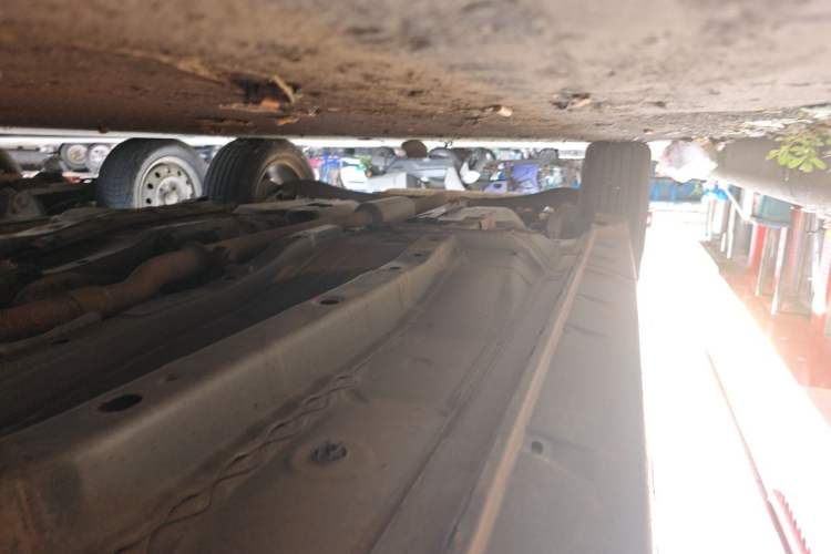 Used Jeep Compass 2012 2.4L four-wheel-drive sport version Chassis Front Right